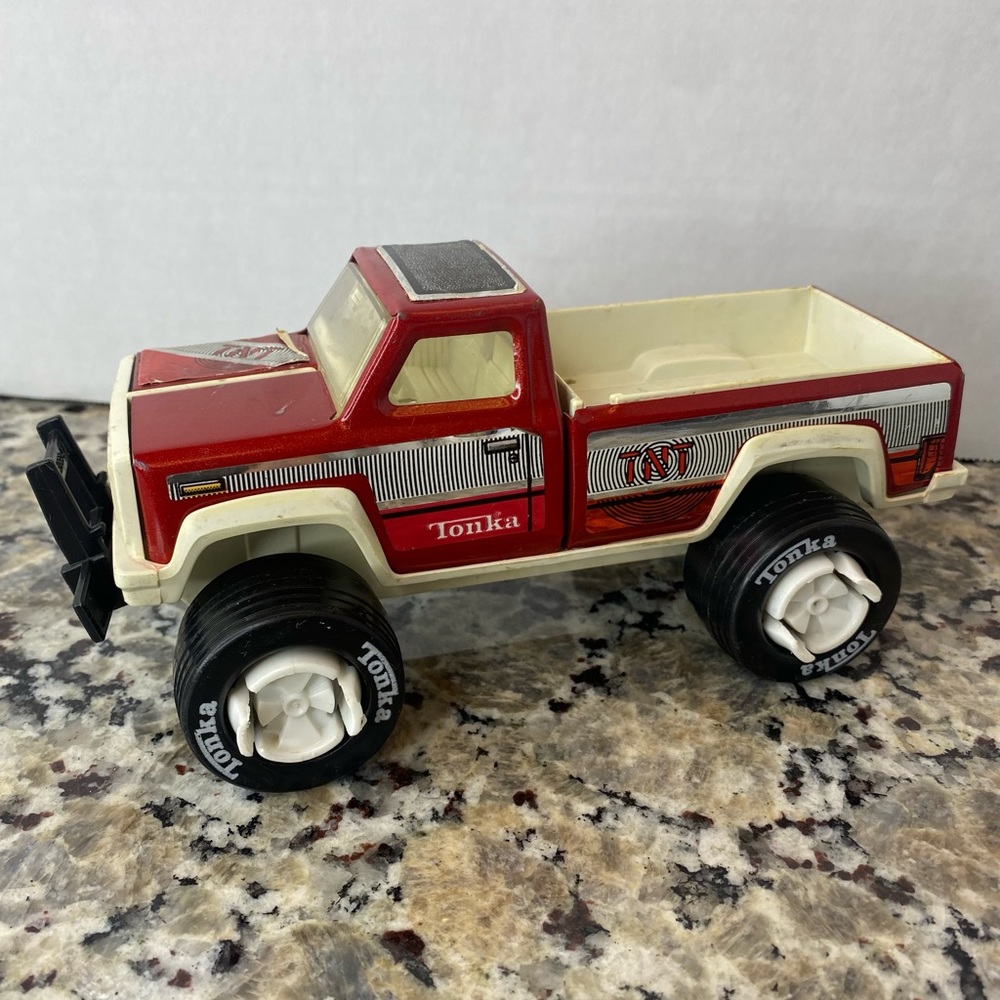 Vintage 1980's Tonka Red TNT Truck Metal & Plastic Toy